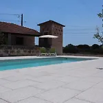 לינה וארוחת בוקר O Pombal 4*