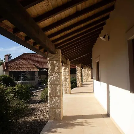 فندق مبيت وإفطار O Pombal الكانينا
