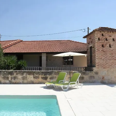 فندق مبيت وإفطار O Pombal الكانينا