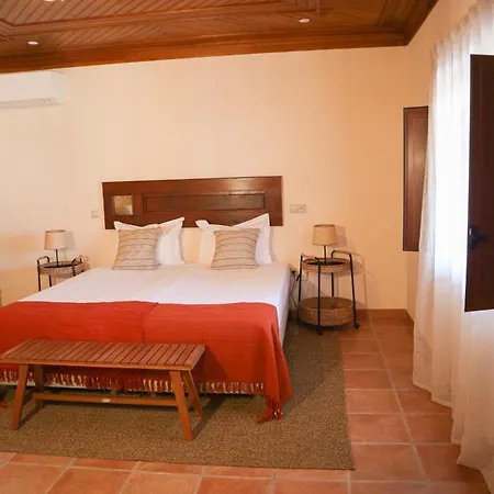 O Pombal Bed & Breakfast *